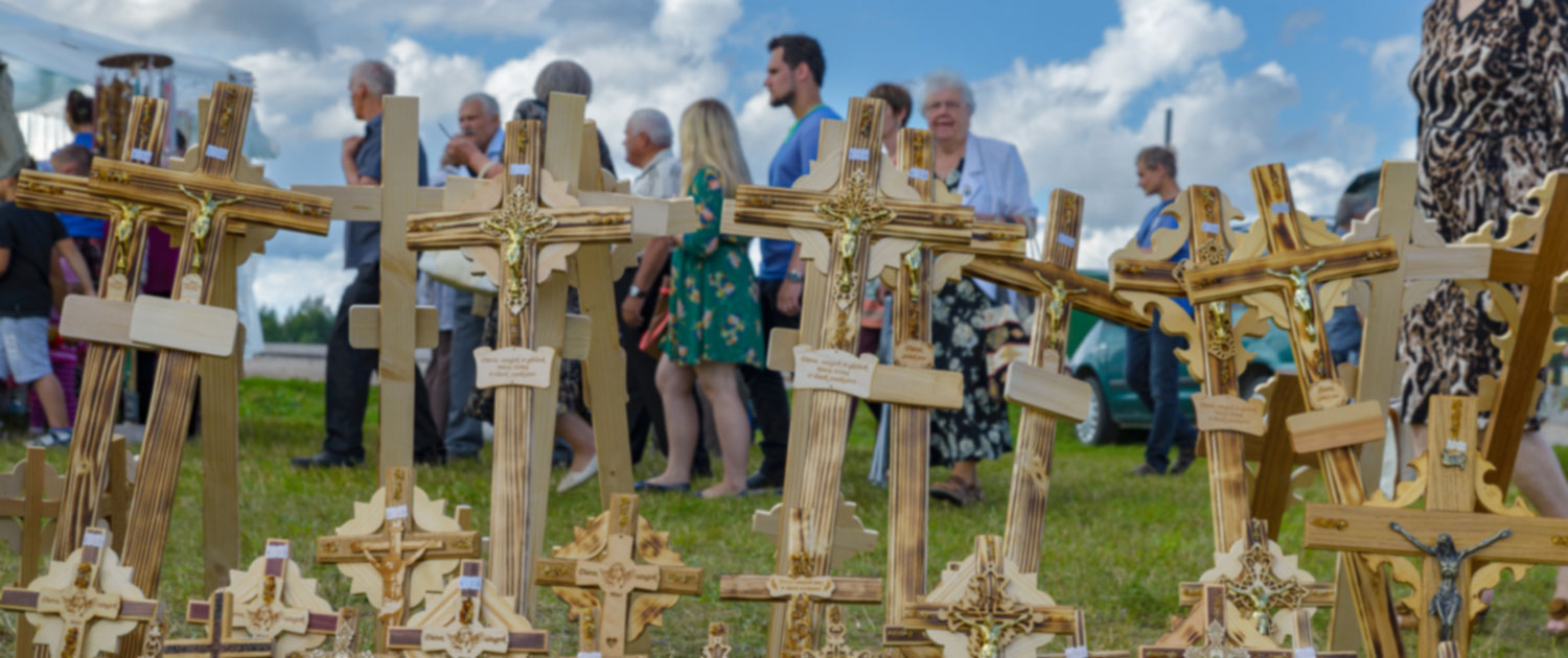 Verkauf von Holzkreuzen_Robert-Rutoed_Berg-der-Kreuze Verkauf von Holzkreuzen_Robert-Rutoed_Berg-der-Kreuze