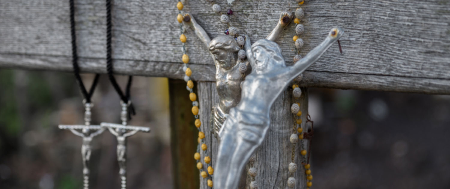 Kreuz mit doppelter Christus Figur aus Metallguss_Robert-Rutoed_Berg-der-Kreuze Kreuz mit doppelter Christus Figur aus Metallguss_Robert-Rutoed_Berg-der-Kreuze