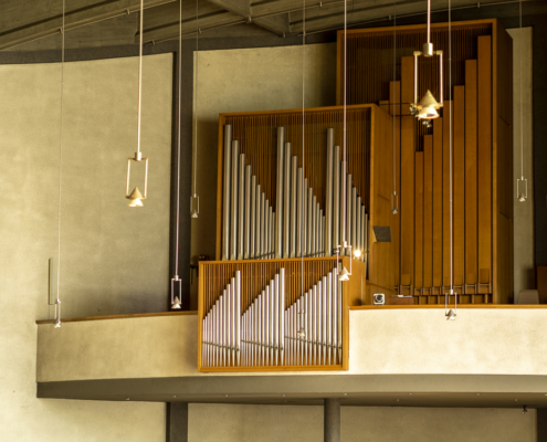 Die Empore mit der Orgel_Harald Spies_Beton Brut in Bilfingen